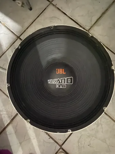 Alto-falante Jbl vulcano ultimeit 18 polegadas semi novo