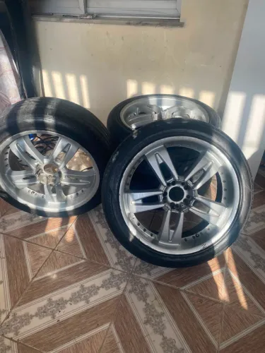 Rodas aro 20 universal pega vários tipo de carro Principalmente caminhonete