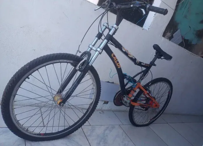 Bicicleta sem as rodas só compra uma roda nova e ser feliz olha a descrição pfvr