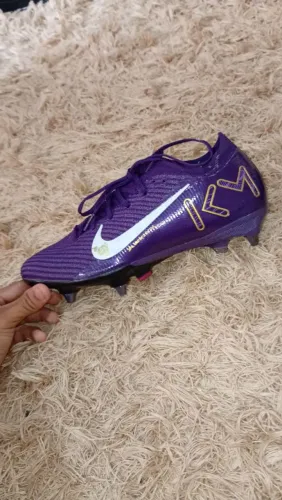 Chuteira da Nike primeira linha mercurial do mbappé