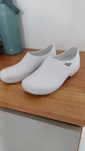 Sapato emborrachado fechado branco 37
