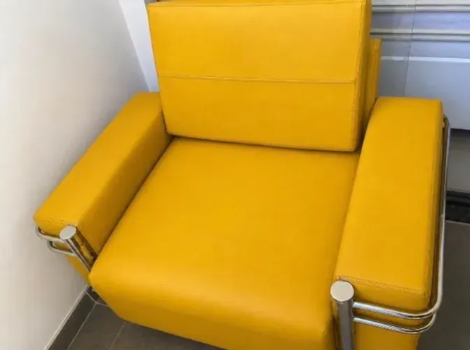 Poltrona Decorativa Amarela - Moderna, Confortável e Estilosa