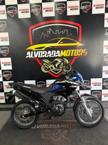 XRE 190 2023 18.200 km apenas. Já emplacada e à pronta entrega