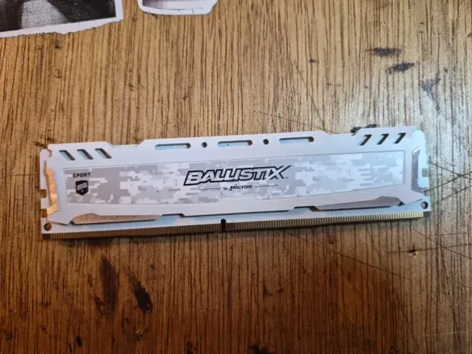 Memoria RAM DDR4 4GB SEMI NOVA