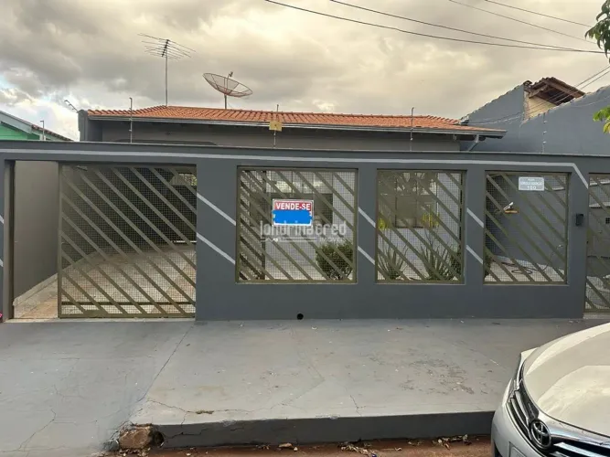 Casa com Edícula à venda na Zona Leste de Londrina