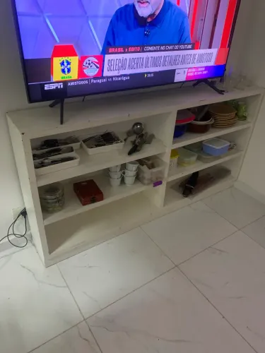 Mini estante ótima para organizar suas coisas em um espaço pequeno / motivo mudança