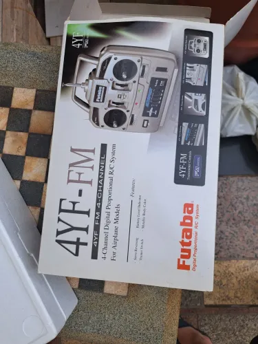 Rádio Controle FUTABA 4YF-FM para aeromodelismo 