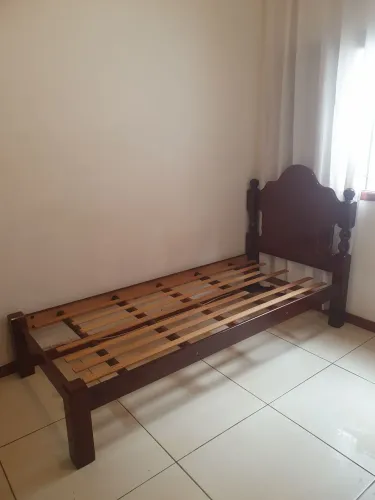 Cama solteiro madeira maciça 