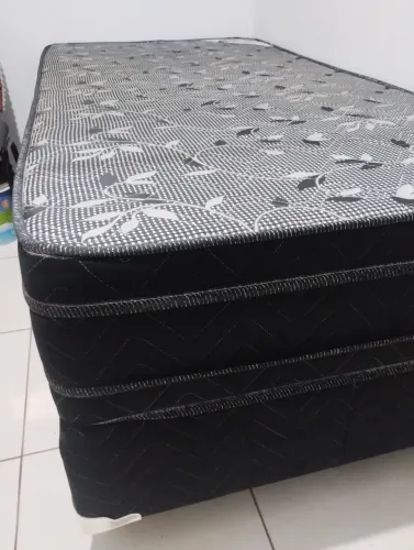 Cama box solteirão medindo. 1,00m largura por 1.95 comprimento valor RS 600,00