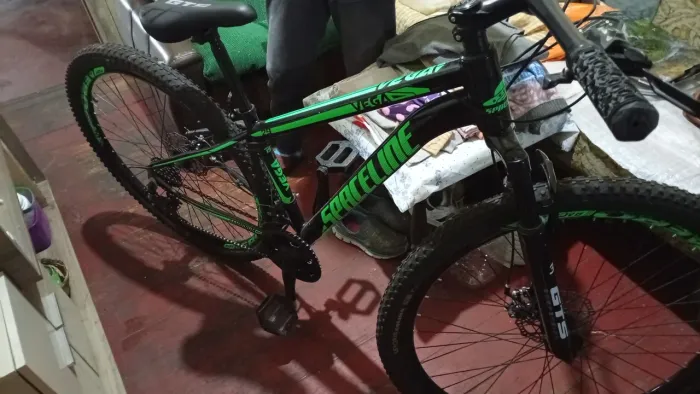 Pelotas!!BICICLETA MTB ARO 26 - PRETA E VERDE - FREIO A DISCO