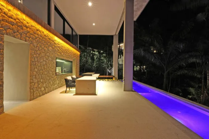 Casa com 6 dormitórios à venda, 700 m² por R$ 11.900.000,00 - Praia de São Pedro - Guarujá