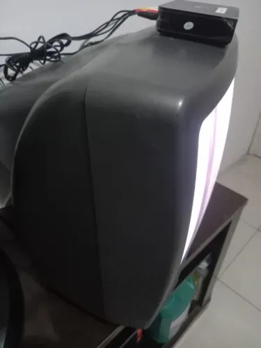Vendo TV SANYO de 20 polegadas, 110 Volts, com controle em bom estado.