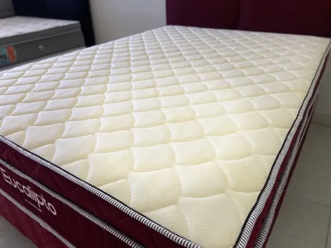 Colchão de Molas Ensacadas Suporta Até 150kg por pessoa 