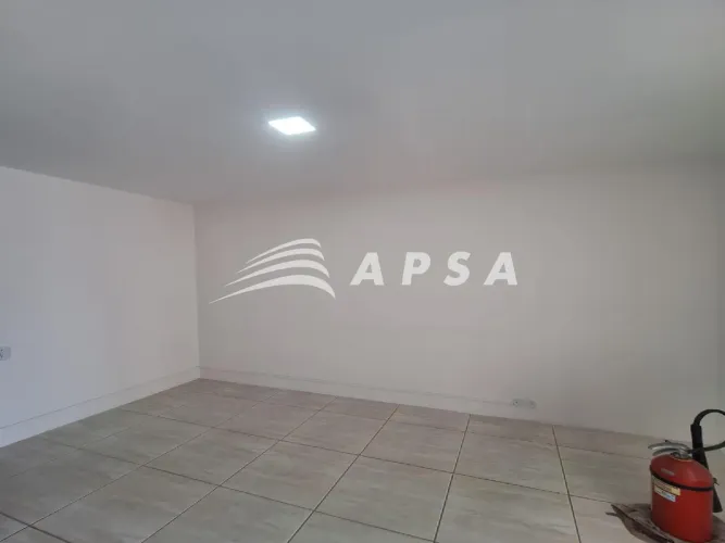 EXCELENTE SALA COMERCIAL LOCALIZADO NA TIJUCA, 20M2, EM ÓTIMO ESTADO, PRÓXIMO À VÁRIOS COM