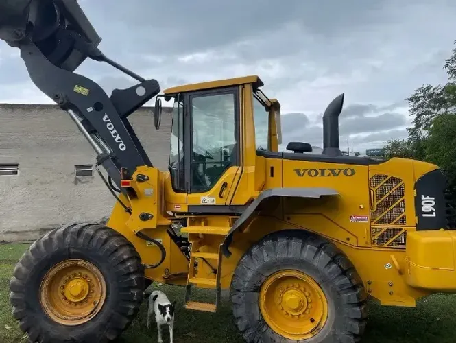 Pá Carregadeira Volvo L90 ano 2012