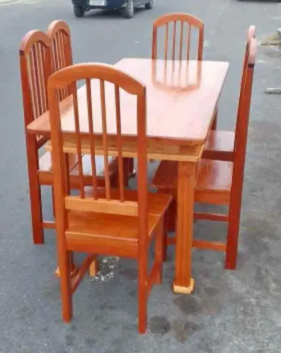 Móveis em madeira.