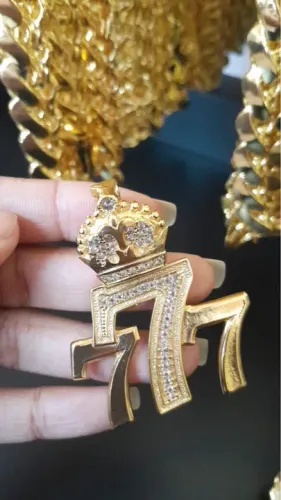Lindo pingente número sete com contra argola cravejados banhado 18k