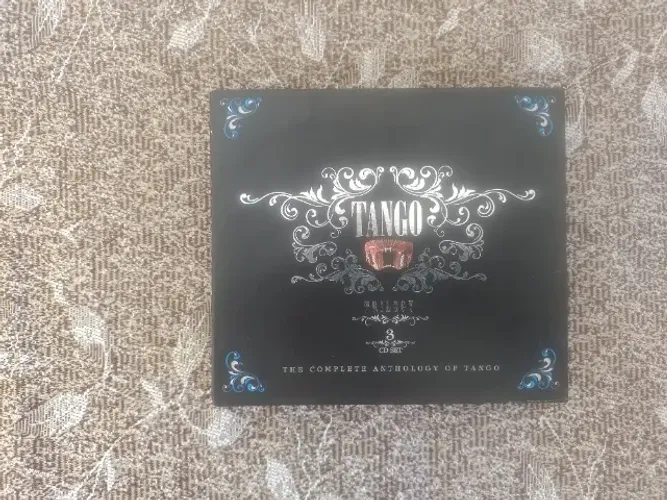 CD Tango (Trilogy) usado, em bom estado.