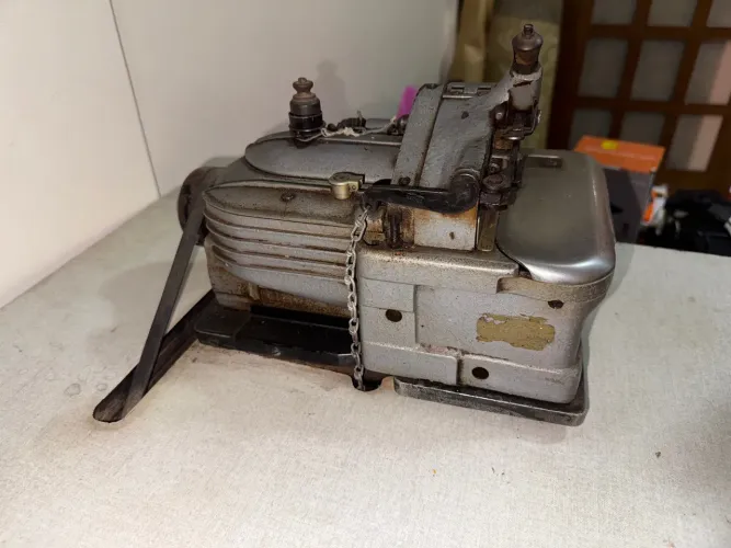 Máquina de costura Singer overloque tatuzinho
