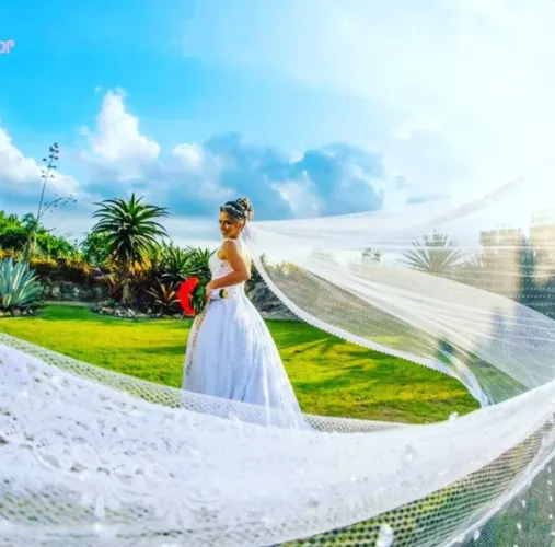 Vestido de noiva bordado em pedras