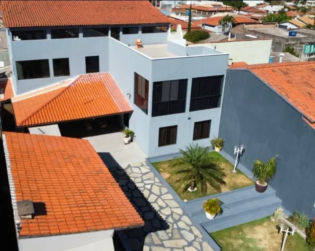 Precisa-se de empregada doméstica  para trabalhar na Vicente Pires, penas para uma pessoa.
