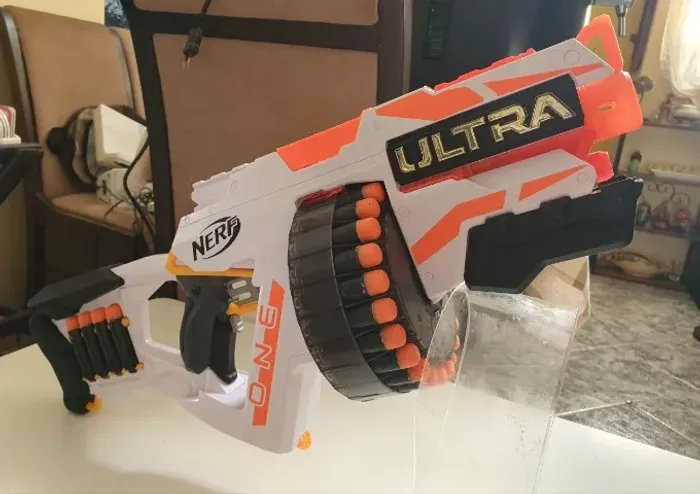 Nerf Ultra One motorizado Hasbro completa com todos os dardos e com caixa