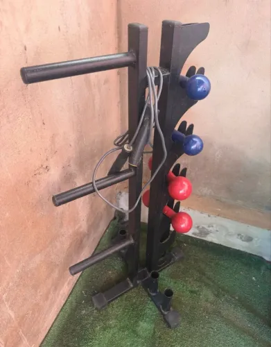 Suporte de halteres e barras + 4 halteres