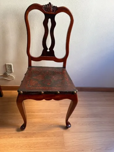 Cadeira madeira Antiga precisa reforma