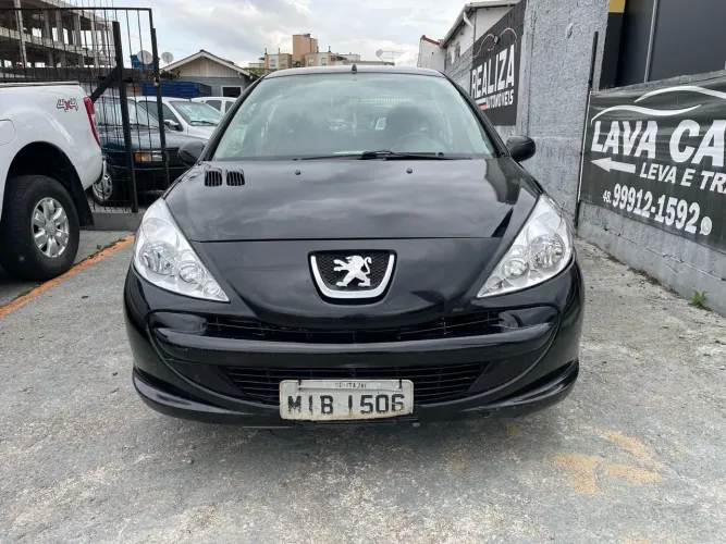 Peugeot 207 XR 1.4 Flex 8V 5P 2011