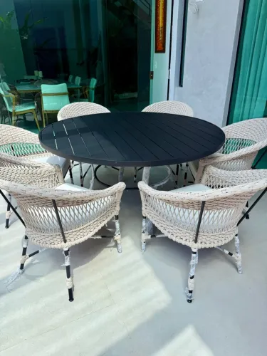 Mesa em alumínio ripado (1,45 m) + 6 poltronas em tricô nautico
