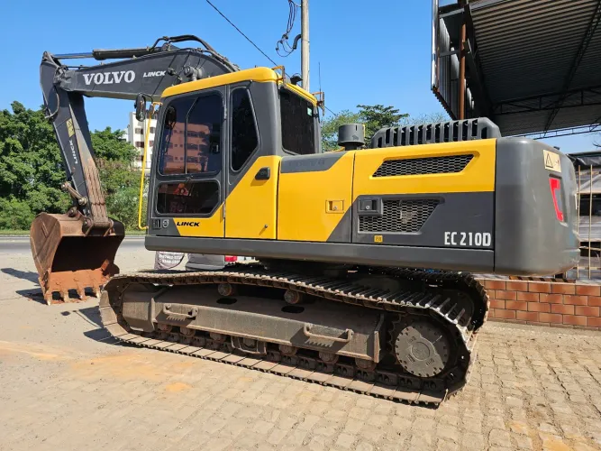 escavadeira volvo ec210d ec220 r220 ano 2020
