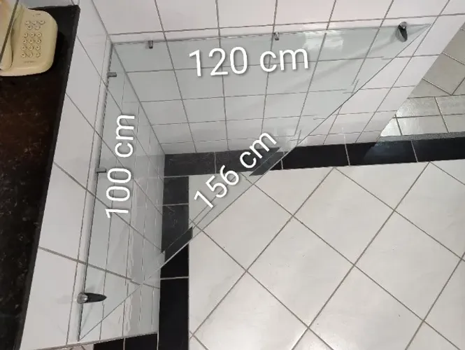 Mesa suspensa triangular de vidro + BRINDE