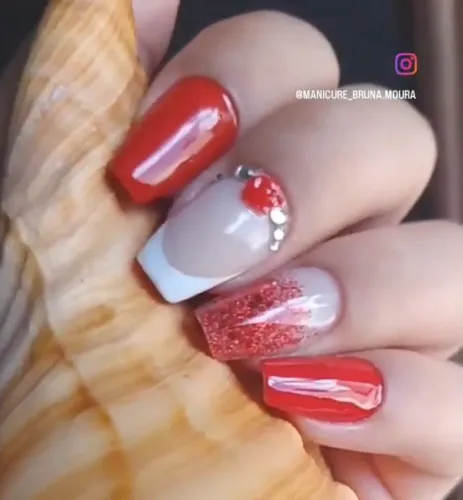 Manicure em domicílio/ unhas/ manicure