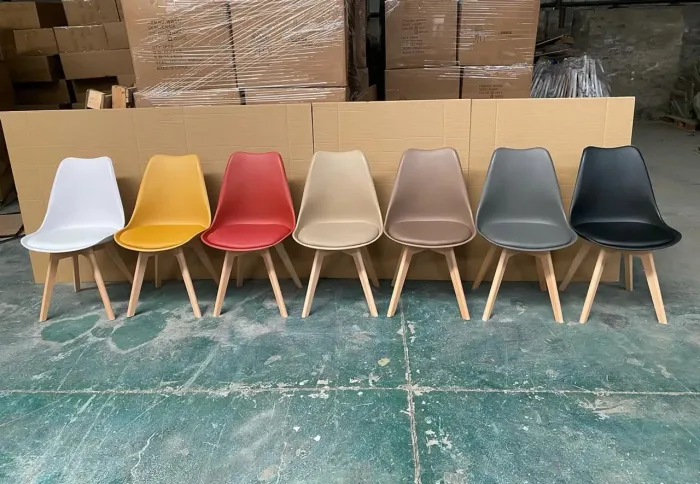 Cadeira de jantar original assento estofado Eames Leda 