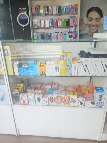Expositores e Prateleiras para Celulares e Acessórios