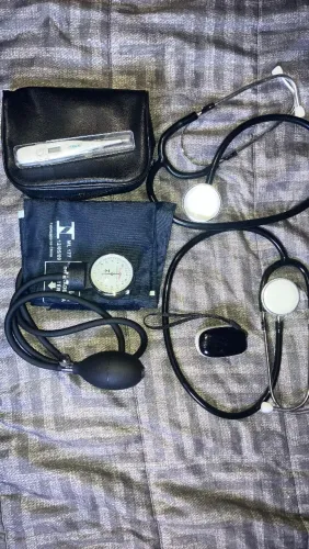 Kit de Saúde: Medidor de Pressão e Estetoscópio