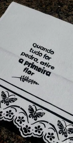 Pano de Prato "Quando tudo for pedra atire a primeira flor"