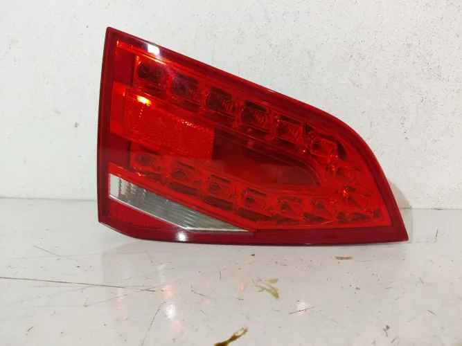 Lanterna traseira Audi A4 porta mala esquerda  c/ led
