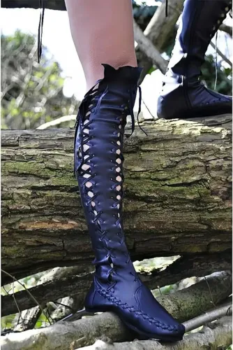 Bota estilo medieval de couro sintético