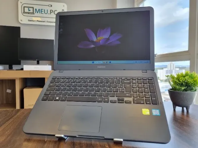 Notebook Samsung 350 XAA - Core i5 | 8ª Geração | 240GB SSD | 8GB DDR4 | 15.6"