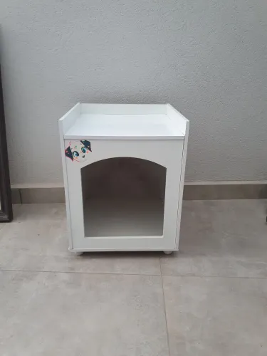 Mesa de cabeceira 2 em 1 com casinha Pet