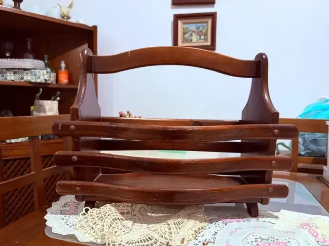 Porta revista e livros de madeira - decoração