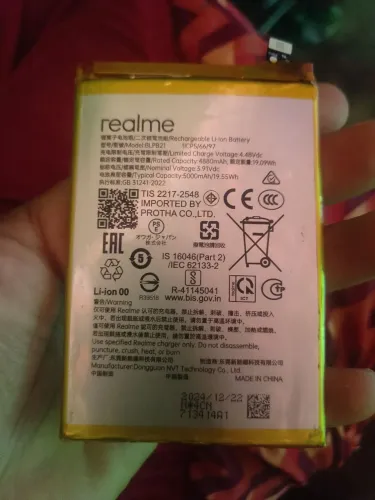 Bateria original de Realme Note 60 removida