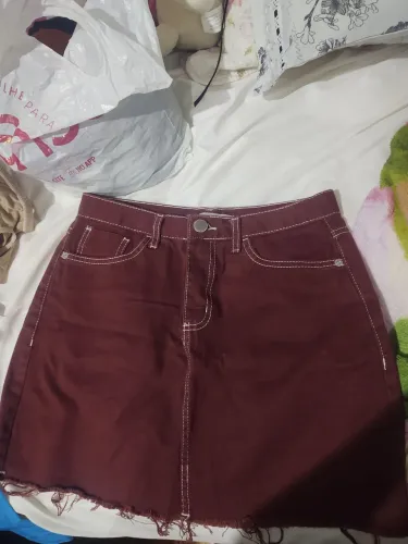 Saia Jeans Bordô com Detalhes em Branco C&A