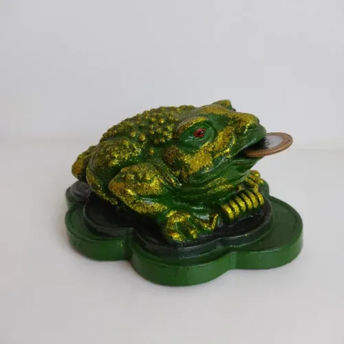 Escultura sapo verde c/ dourado três pernas da sorte fortuna gesso feng shui (usado)