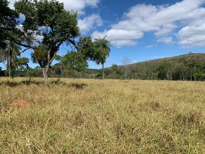 Chácara de 15.000 m² com rio de águas cristalinas, terreno fértil. Jaboticatubas.