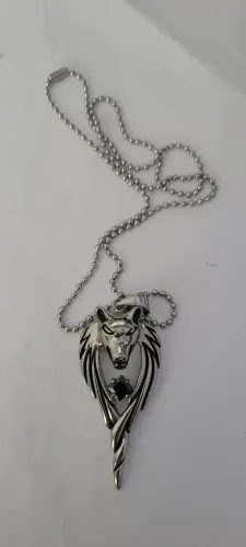 Colar com Pingente de Lobo Crepúsculo 