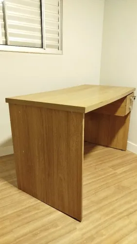 Escrivaninha com 2 gavetas - usada