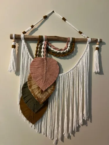 Macramê Decorativo de Parede com Folhas