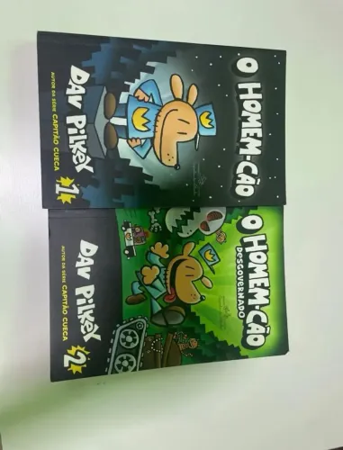 Dois livros: O homem cão. Volumes 1 e 2, histórias em quadrinhos